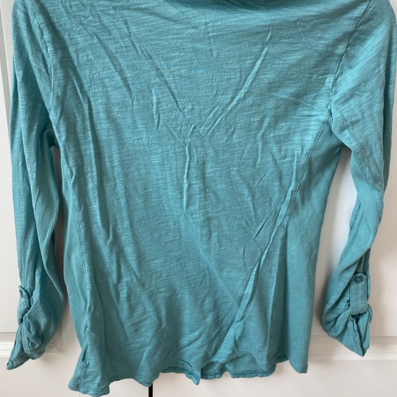 Women’s blue button down - Picture 2 of 4